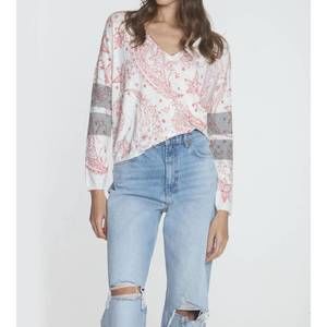 NEW LABEL+THREAD women's paisley vee in pink fade